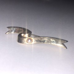 Lot Of 2 Vintage Avon 1984 Gold Tone Faux Pearl Ruby Ribbon Pin Brooch