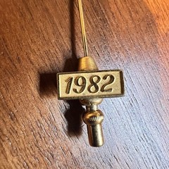 Vintage Avon Pin – Presidents Club Gold Top Seller Brooch Pin 1982