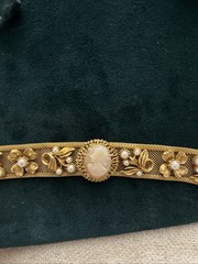Rare Vintage Gold-Wash Mesh Floral Bracelet w/Cameo & Pearl Detailed Excellent