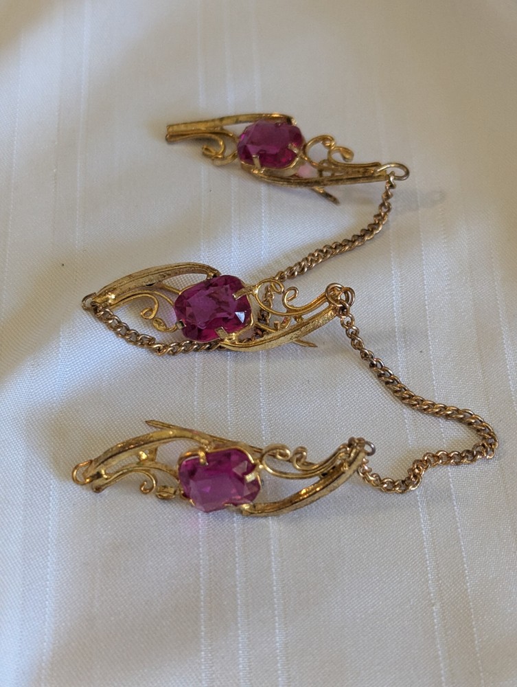 Pink rhinestone yellow gold plated 3 connected chain brooch pins