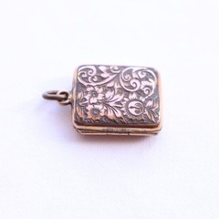 Antique Vintage English Rolled Gold Locket Pendant Floral Engravings – NO TARIF