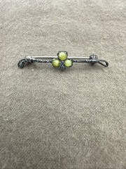 925 Sterling Silver Vintage Brooch Pin Swirl Carved Irish Peridot Clover BP10712
