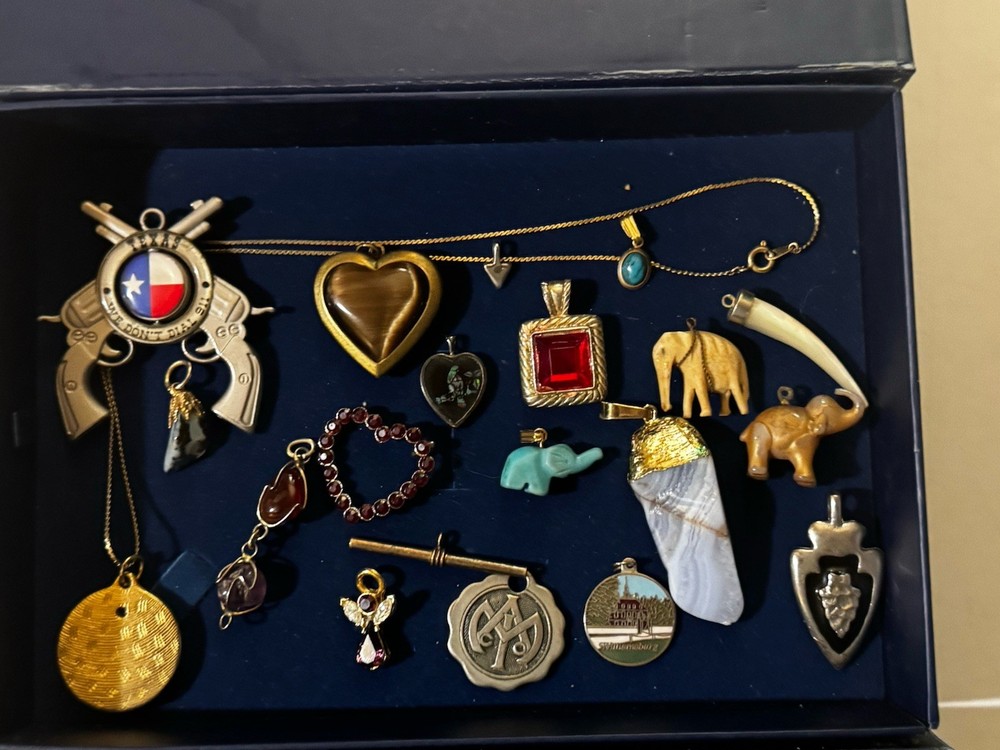 Vintage Necklace PENDANT LOT Various (20 Pieces) A+