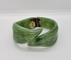 Vintage 1960 MCM Green Marbled Twist Lucite Clamper Bangle Bracelet 7″ Hong Kong