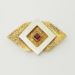 Vintage geometry modern gold plated sterling silver garnet pin Yes Silver Studio