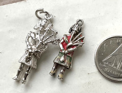 Vintage Sterling LG Charms BAGPIPES TARTAN KILTS SCOTLAND 3d United Kingdom