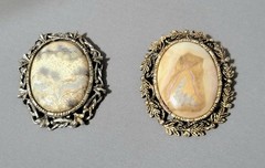 Vtg. Oval Agate Cabochon Brooch Pins Bezel Leaf Frame Silver & Gold Tone Set 2
