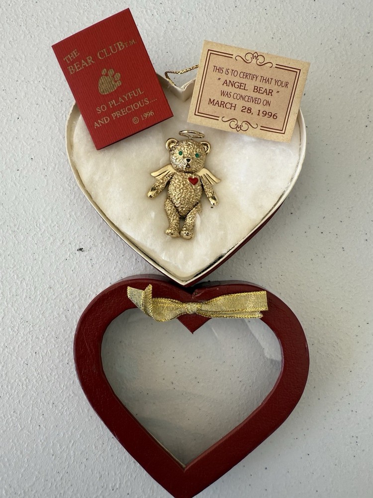 THE BEAR CLUB 24k Gold-Plated Pewter Teddy Bear Pin in Heart Shaped Box 1996
