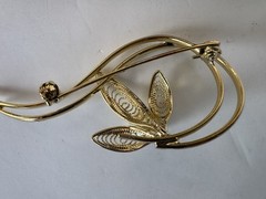 Vintage Brooch Pin Cultura Pearl Gold Tone Filigree Jewelry With Box 2.5”