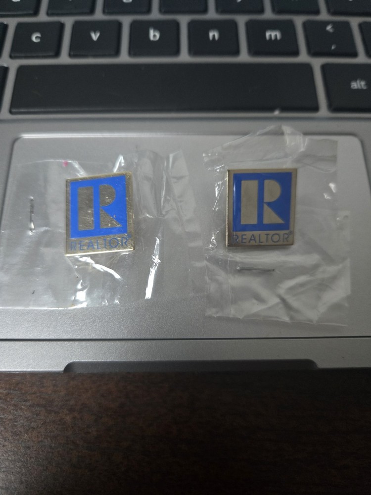 Realtor R Tie Tack Enamel Service Lapel Pin Badge Blue Enamel Real Estate Sales