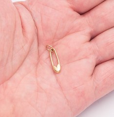 VINTAGE 14K GOLD BABY SAFETY PIN CHARM PENDANT with BAIL 0.5g 20x5mm 1950s USA