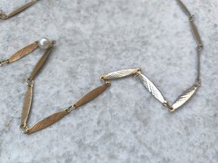 Lovely vintage metal necklace with glass pearls
