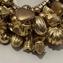 VTG Cha Cha charm/bead cluster expansion bracelet. Dangle silvertone beads. J-37