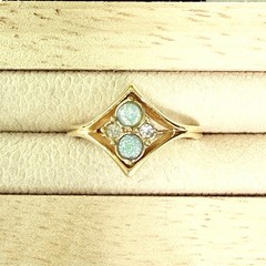 Vtg Avon Gold Tone 80’s Glowing Cabochon Sparkle Statement Ring LG Size 8.75 B