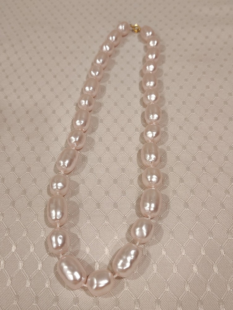 VTG Faux Baroque Pearls Different Sizes Necklace 21″ Long