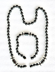 VINTAGE SET HEMATITE STONE BEADED 23″ NECKLACE & 8.25″ BRACELET – HAND KNOTTED