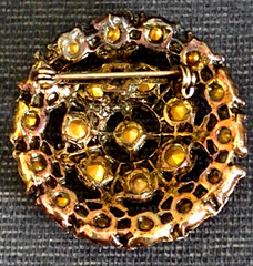 Antique 1⅝” CIRCLE BROOCH ~ 22 0.5mm Topaz Gemstones ~ Gold Tone Domed Setting