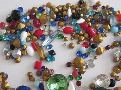 325 VINTAGE GLASS RHINESTONES & SOLID STONE LOT REPAIR JEWELRY LOOSE ASSORTMENT