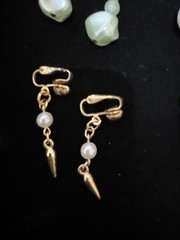 20 Pair Vintage Clip On EarRings Various Styles Colors Materials As Pictured 01