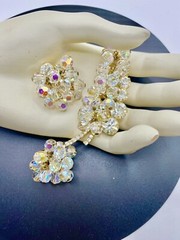 Vintage JULIANA D&E Pin and Earrings With Aurora Borealis Rhinestones BOOK PIECE