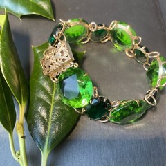 Vintage Bracelet Estate Jewelry Pre-owned Green Czech Art Glass Filigree Clasp