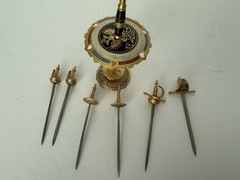 Vintage gold tone jewelry Lot 0f 5