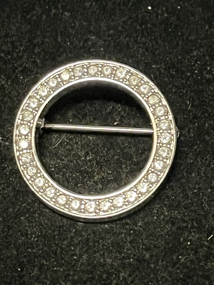 Swarovski Clear Crystal Rhinestone Circle Pin Brooch Swan SIGNED Silver Tone