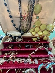 Jewelry Lover Private Collection Vintage Box With 40 Assorted Pieces