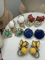 VTG 6 Lot Of Thermoset 6 Bracelets,3 Necklaces And 5 Pair Of Earrings,3 Pins
