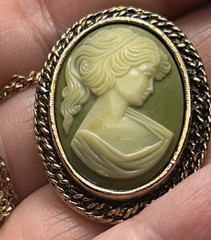 Vintage PERI Signed Cameo Brooch Pendant Necklace Green Resin Gold Tone 60s MCM