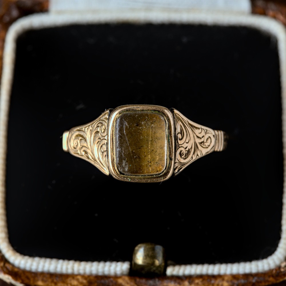 LOVELY SMALL ANTIQUE VICTORIAN ENGLISH 9K GOLD ORNATE LOCKET RING c1870