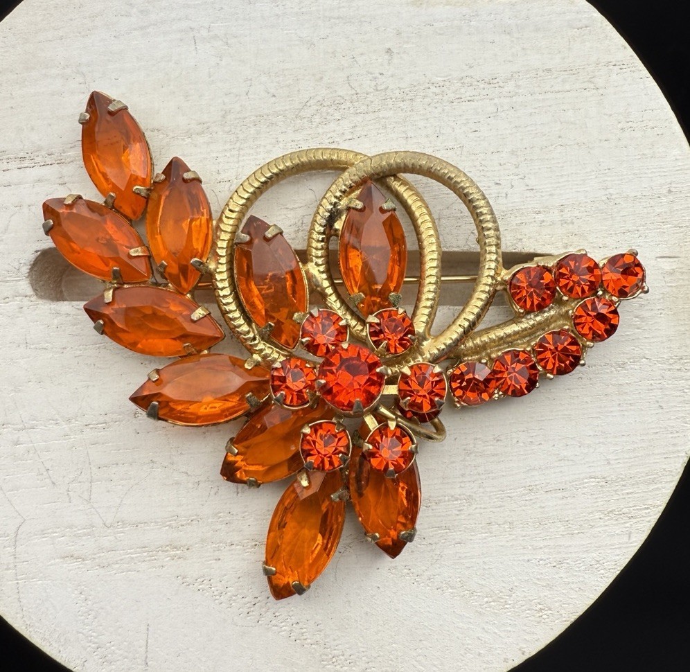 Juliana D&E BOOK PIECE Brooch Pin Orange Rhinestone Gold Tone Wire Ref 4263 2.5”