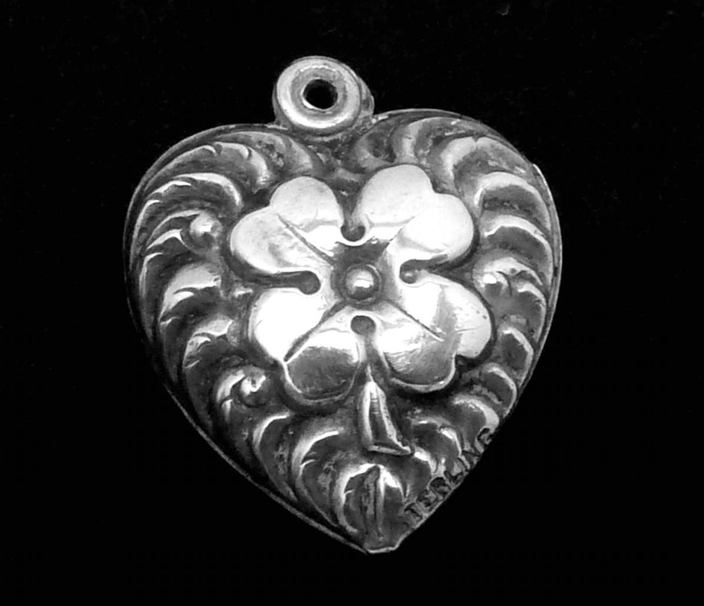 Vtg Sterling Silver Ornate 4 Leaf Clover Luck Puffy Heart Charm Pendant 27431
