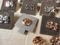 Vintage NOS lot of 15 gold tone 1984 tac lapel pins 1/2″ D79