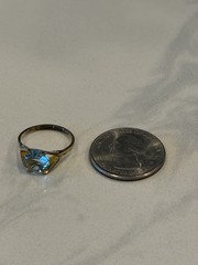 Vintage KARATCLAD 18k HGE Gold Ring size 5.75 Very Pretty Light Blue Stone