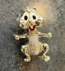 Brooch Pin VTG by Gerry’s Very Light Gold Tone with Painted Details