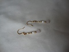 VTG HANDMADE 6MM ROSE QUARTZ RICE PEARL YELLOW GOLD PLATED DANGLE HOOK EARRINGS