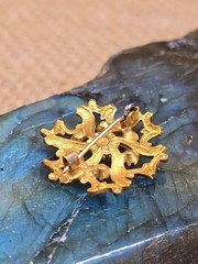 Antique Gilt Metal Dark Pink Rhinestone Pinwheel Ribbon Brooch 1″
