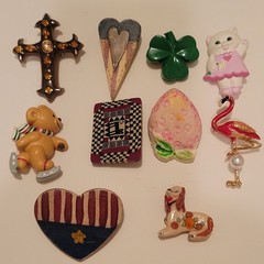 Vintage And Modern Brooch Pin Lot Mixed Themes All Occasions CA USA E459-1