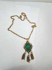 Beautiful Vintage Faux Jade Gold Tone with Tassel Pendant Necklace Jewelry B7