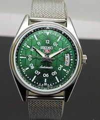 Vintage Seiko 5 Automatic Men steel Day Date 17 jewel Refurbished Japanese wrist
