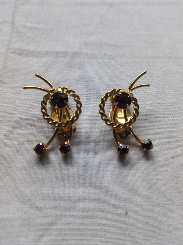 Vintage Gold Tone Garnet Rhinestone Clip On Earrings