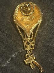 Vtg 1994 Avon Tack Pin Hot Air Balloon Winds of Charm Red Enamel Gold Tone Metal