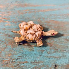 Vintage Baby Tooth Pearl TURTLE Hidden Locket Brooch Rhinestone Costume Jewelry