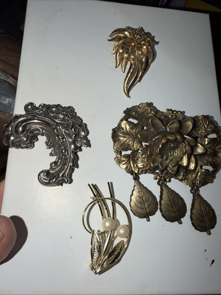 Lot Of Vintage Brooches /Pins One Is Monet . The Other 3 Are Unsigned!