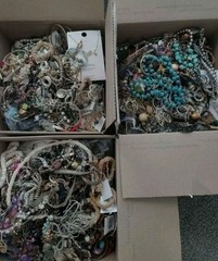 2 Pounds Jewelry Costume Vintage Mix LBS necklaces bracelets pins rings etc lbs