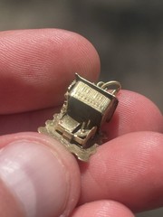 Vintage 14K Solid Yellow Gold Bird Cabin Opens Sleeping Birds Charm 1.3 Grams!