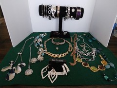 Vintage To Now Jewelry Lot 25+ Gold Tone Silver Tone Glass Acrylic Mixed Media