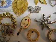Lot Of 21 Vintage Multicolor Brooches/pins And A Vintage Cora Pin In This Lot.
