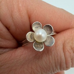 Vintage 925 Sterling Silver Pearl Daisy Flower Ring Women’s Size 6 US